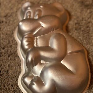 Vintage Animal Shaped Cake Pan in Metallic Silver